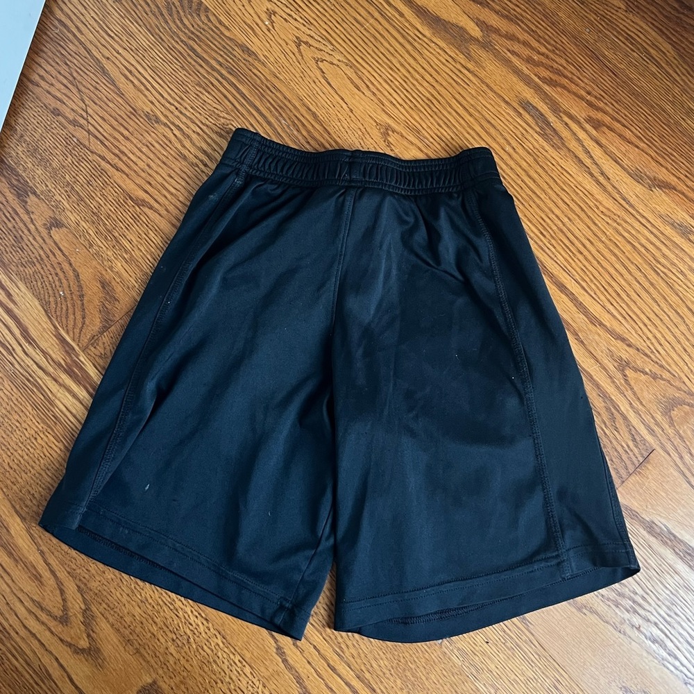 ◾️UNDER ARMOUR: Boy’s S, loose black athletic shorts preowned w/pockets◾️ - Picture 11 of 11
